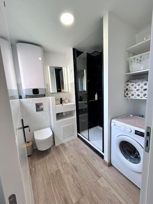 Terre D'occitan-metro-parking-balcon Apartment